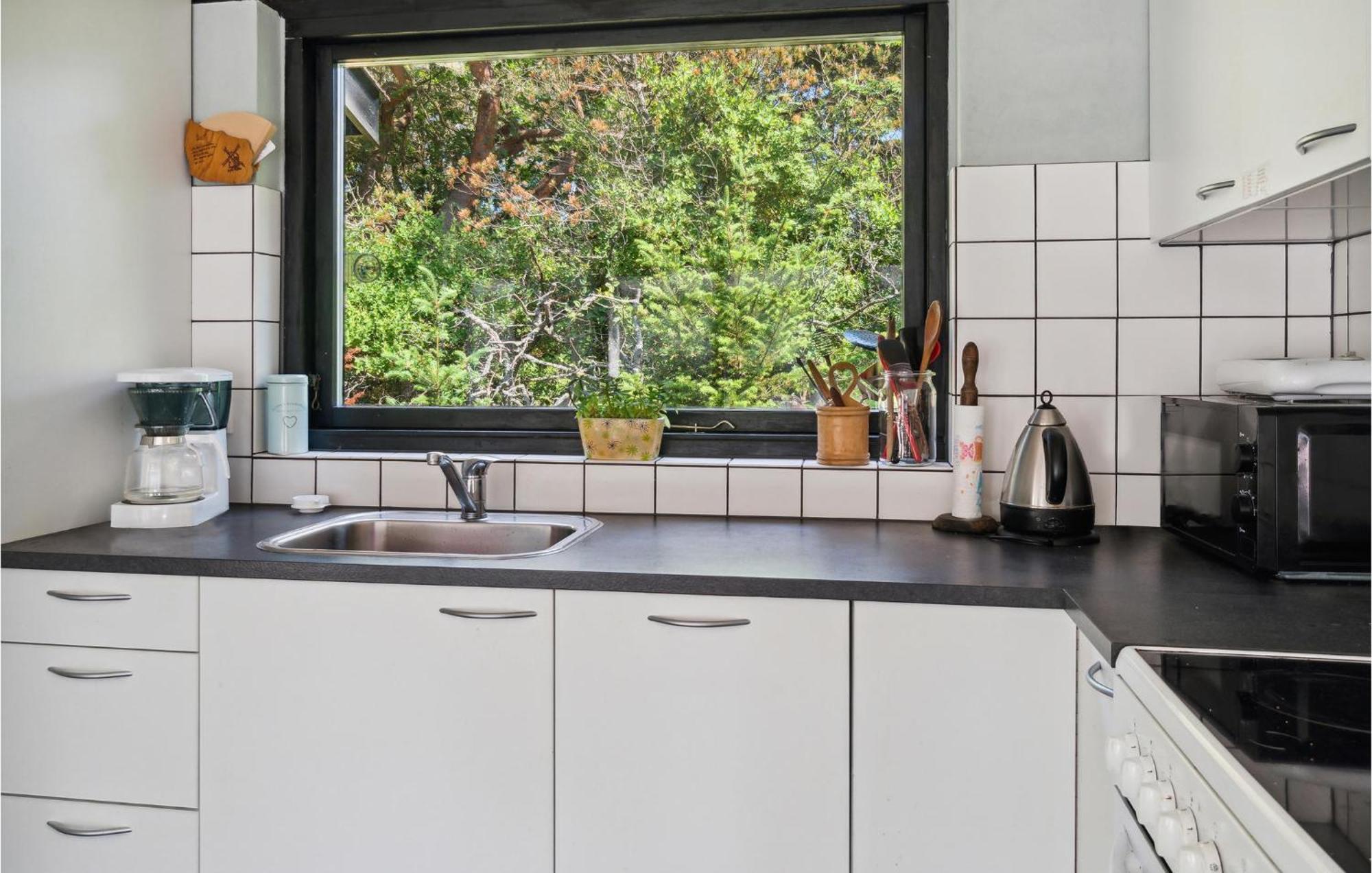 3 Bedroom Awesome Home In Nexo Neksø Exterior foto